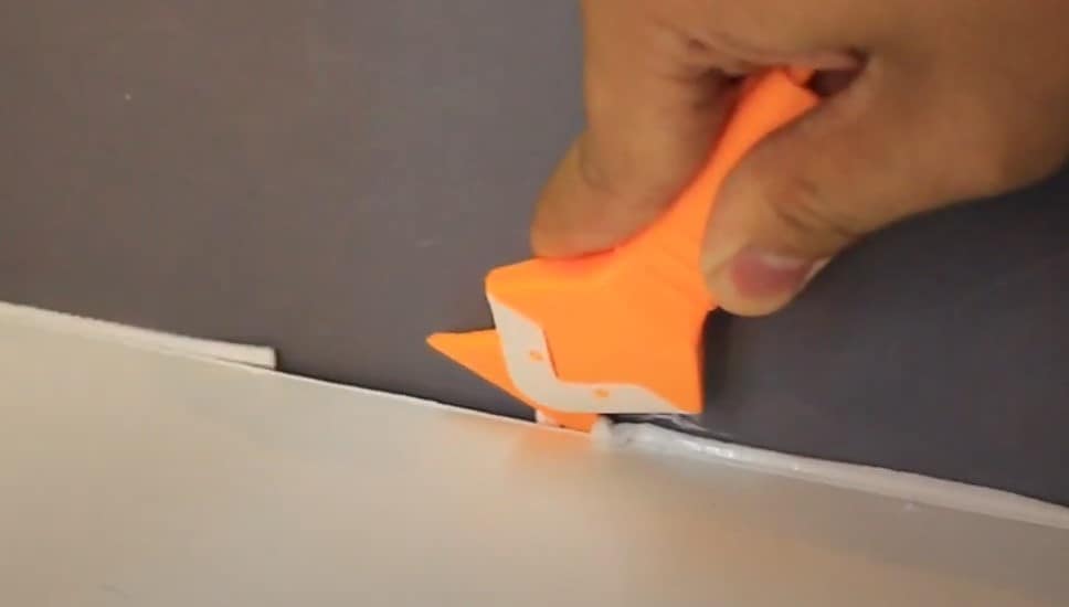 Langkah-langkah Menggunakan Silicone Sealant : Melepaskan dan Mengaplikasikan dengan Presisi
