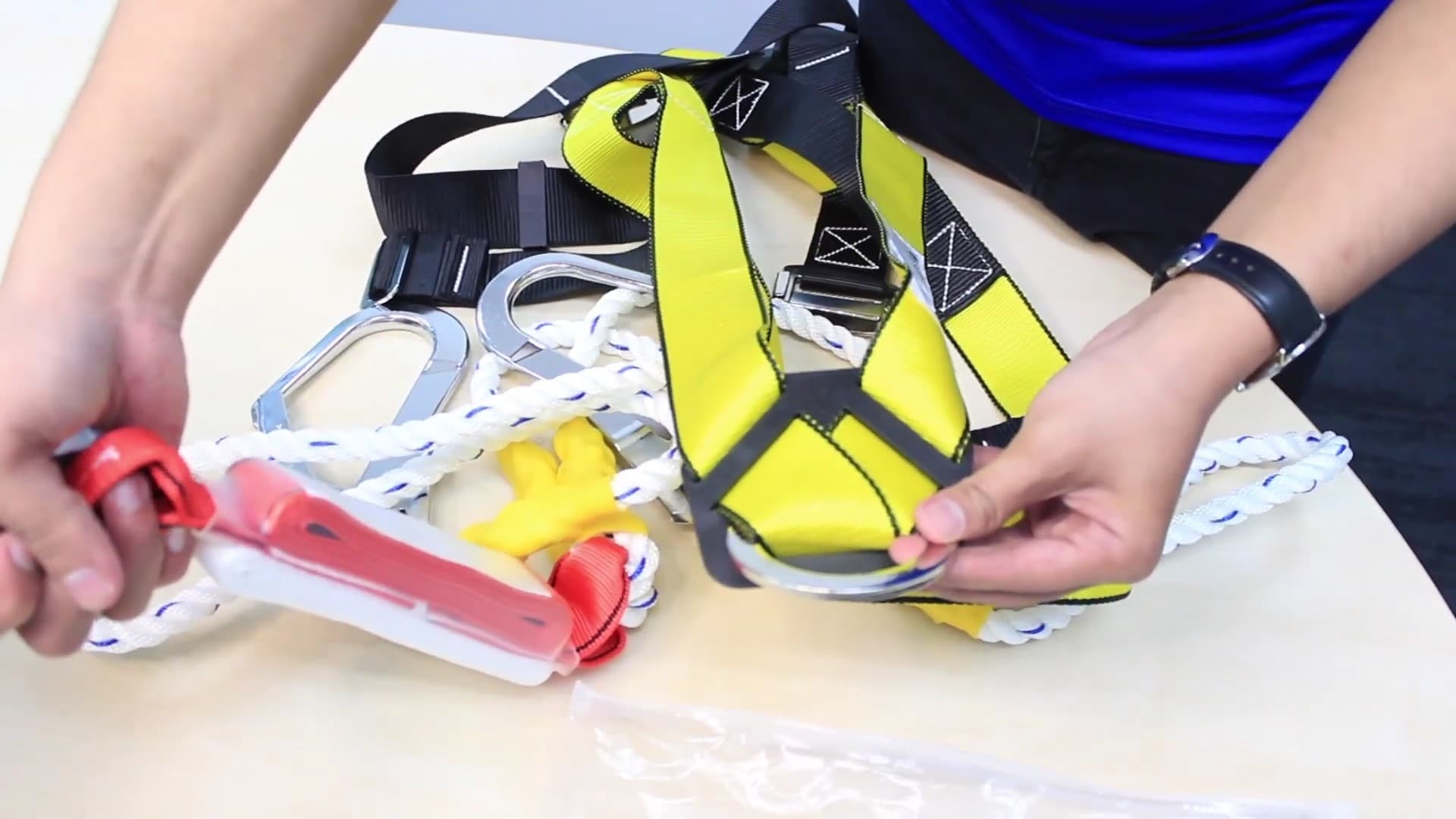 Memahami dan Menggunakan Safety Harness dengan Benar