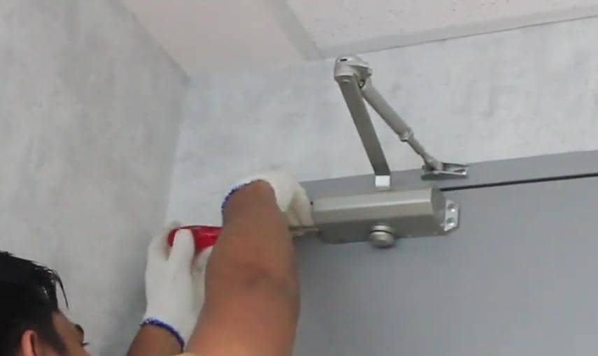 Cara Memperbaiki Pintu dengan Doorcloser