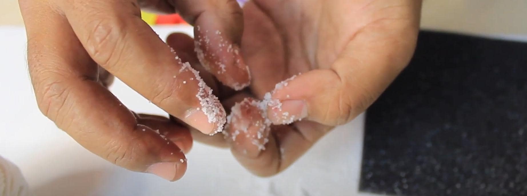 Rahasia Garam dan Super Glue: Cara Ampuh Menghilangkan Lem di Kulit