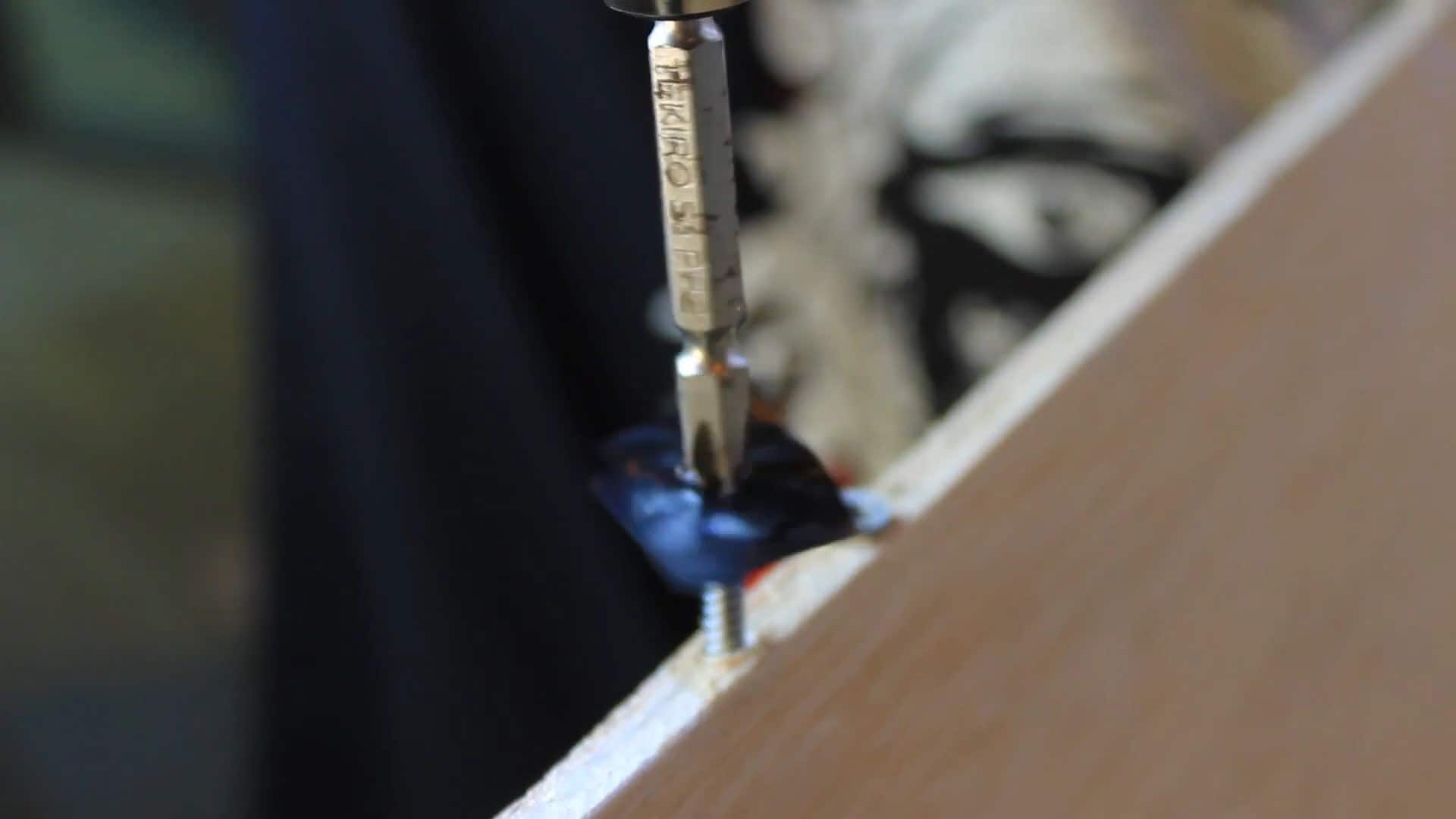 Cara Melepaskan Sekrup Rusak dengan Praktis dan Membuat Ulir Baut yang Presisi