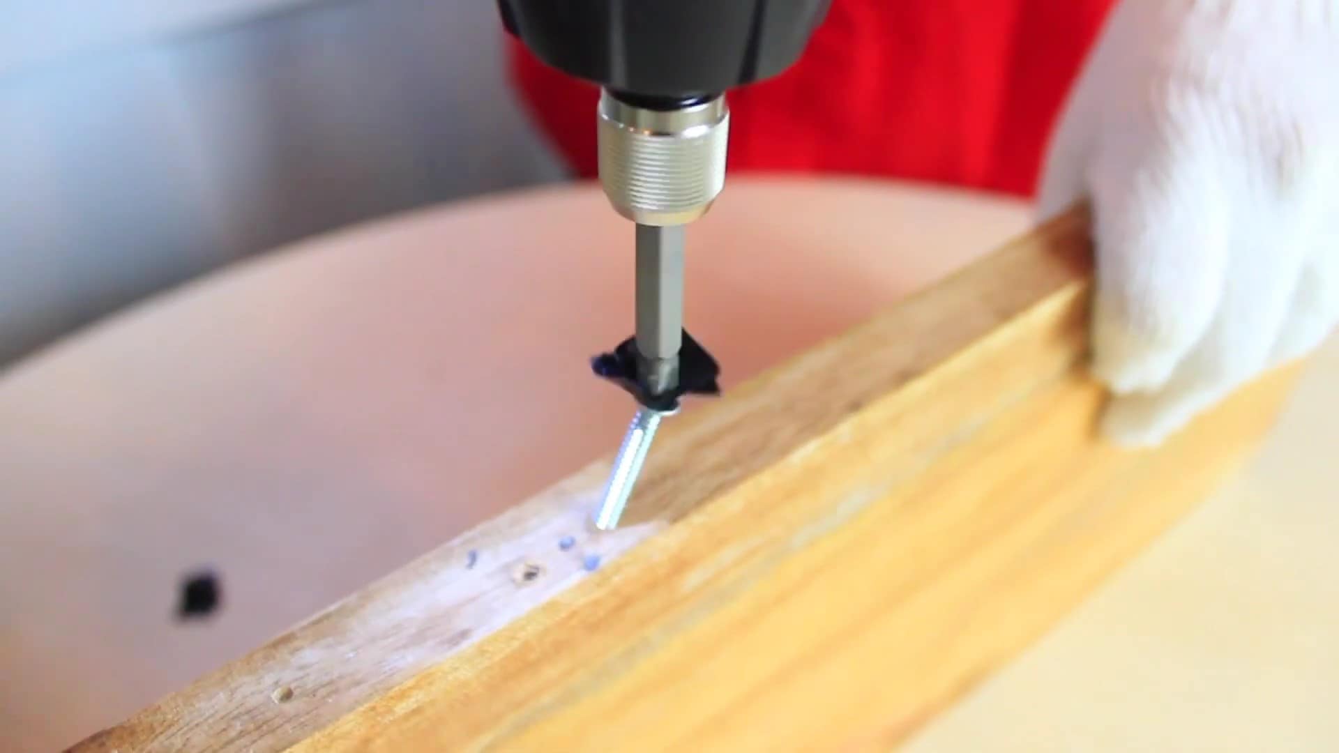 Cara Melepaskan Sekrup Rusak dengan Praktis dan Membuat Ulir Baut yang Presisi