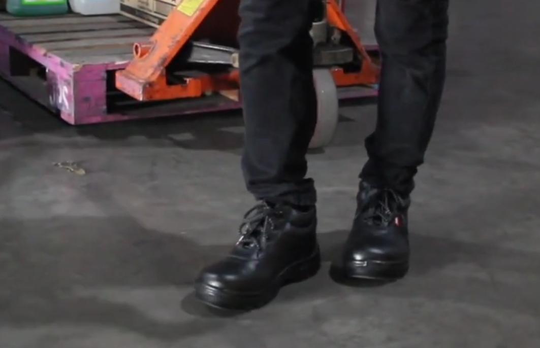 Sepatu Safety monotaro.id