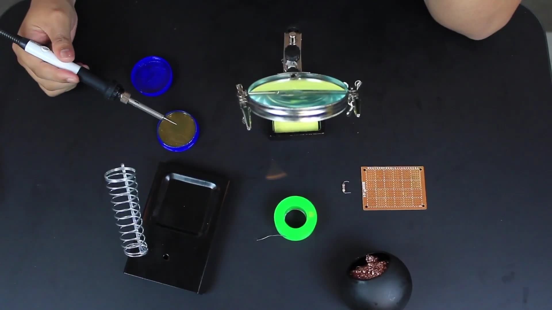 Cara Mudah Menyolder atau Soldering Untuk Pemula